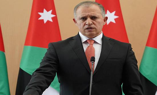 وزير العمل يقرر تعليق تقديم الكفالات البنكية أو العدلية لإصدار التصاريح للعمال غير الأردنيين إلى اشعار آخر