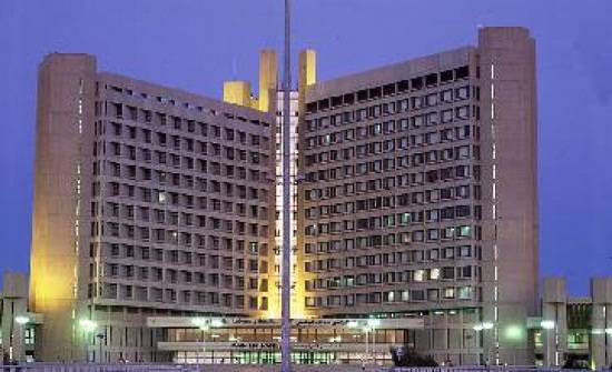 طبيب يوجه رسائل قاسية لمرشحي الرمثا: المقعد الذي تستميتون لأجله لا يساوي ليلة واحدة لمريض كورونا .. كله لترضي غرورك و أنانيّتك لتصبح سعادة النائب