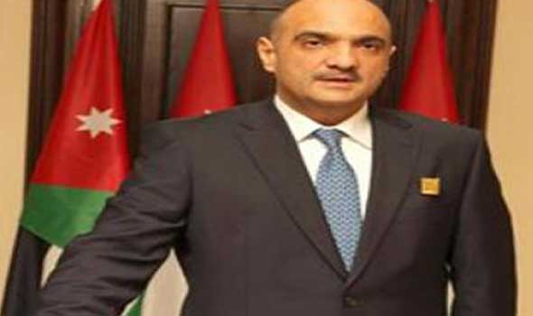 الخصاونة وعبيدات يتلقى لقاحا لكورونا