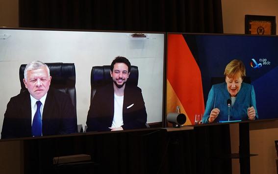 الملك يتلقى اتصالا مرئيا من ميركل