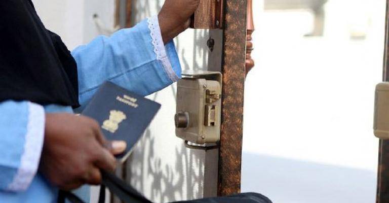 أصحاب المكاتب: سنقاضي من يعرض عاملات منازل برسم البيع او التأجير على مواقع التواصل