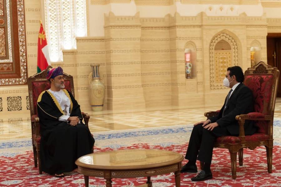 القهيوي يقدم أوراق إعتماده سفيرا للمملكة لدى عُمان ..صور