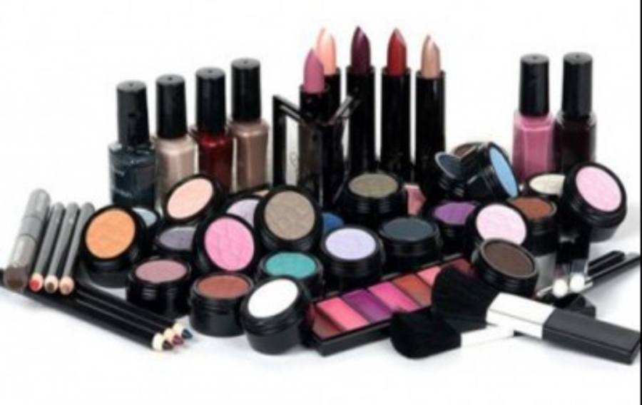 الغذاء والدواء تضبط (5000) قطعة مستحضرات تجميل غير مجازة في مصنع مخالف