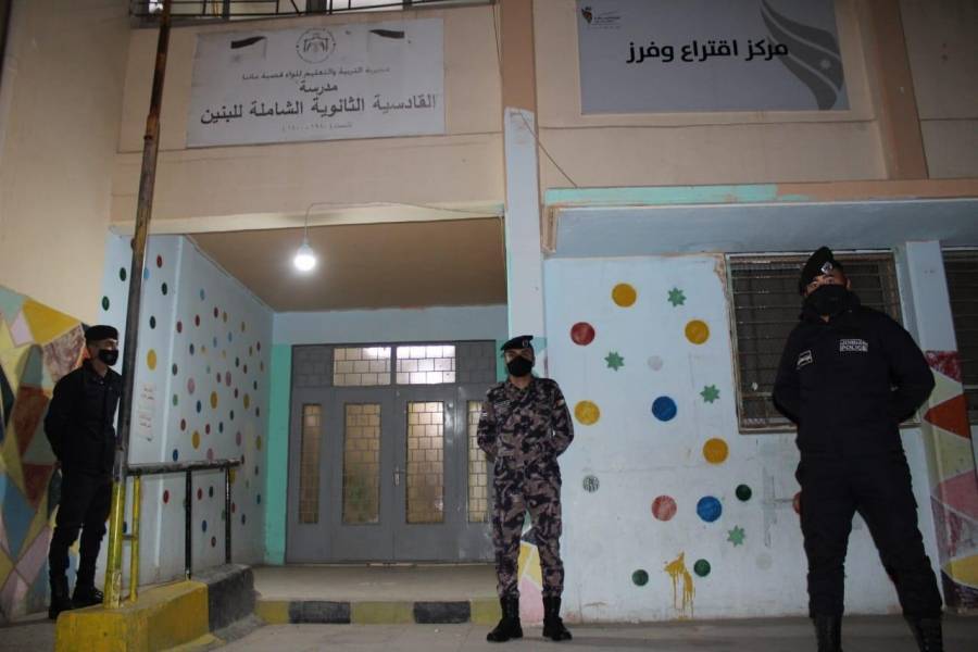 مرتبات الأمن العام تتسلم مراكز الفرز والاقتراع لتأمين الحماية لها  ...صور