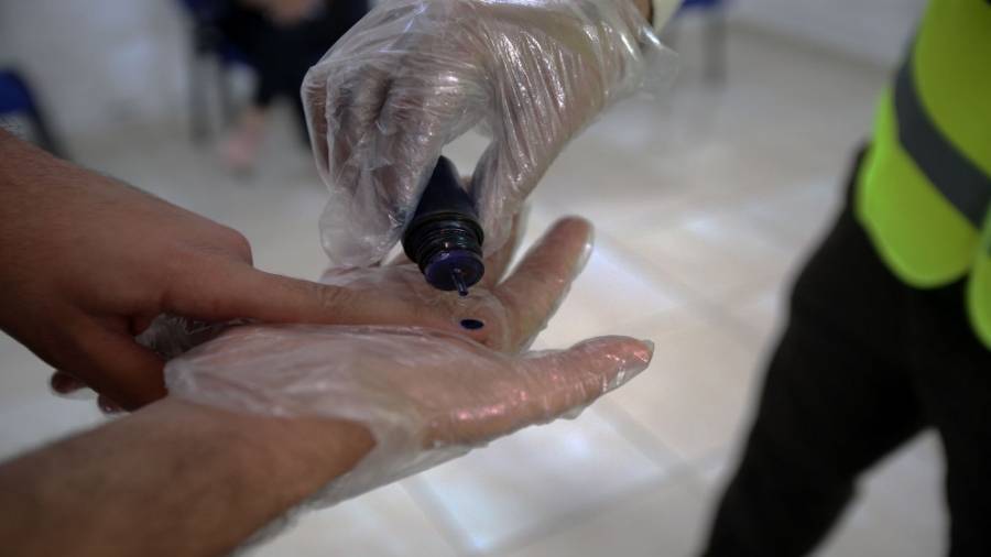 الحكومة: عقوبة تصل إلى السجن لسنة لمصابي كورونا المشاركين في الانتخابات