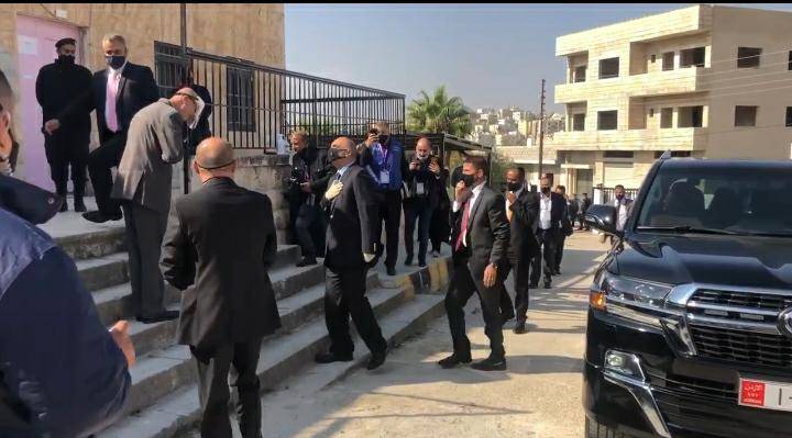 رئيس الوزراء يدلي في صوته بمحافظة اربد ....فيديو