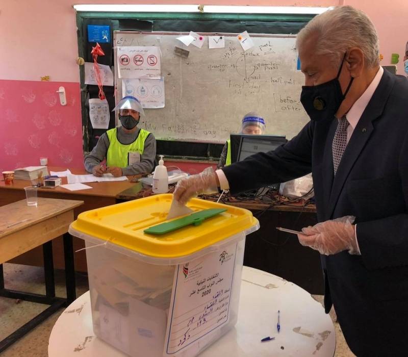 لمن أدلى النسور بصوته في السلط ؟