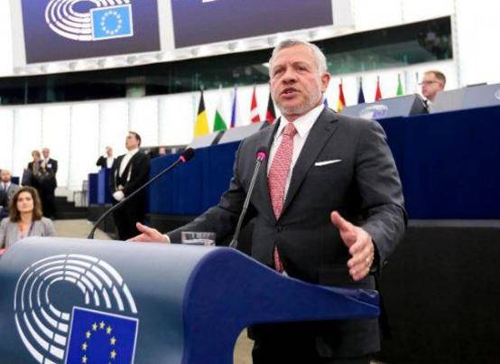 مسعود اوزيل يستشهد بخطاب الملك  فيديو