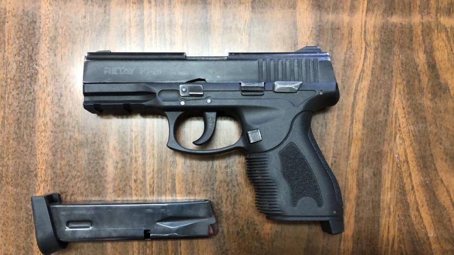 الامن الوقائي يضبط والد طفل سمح له باطلاق عيارات نارية في محافظة المفرق ويضبطون السلاح الناري المستخدم ...صور