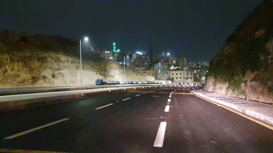 أمانة عمان،: إعادة الحركة المرورية في شارع الاستقلال وبالإتجاهين.