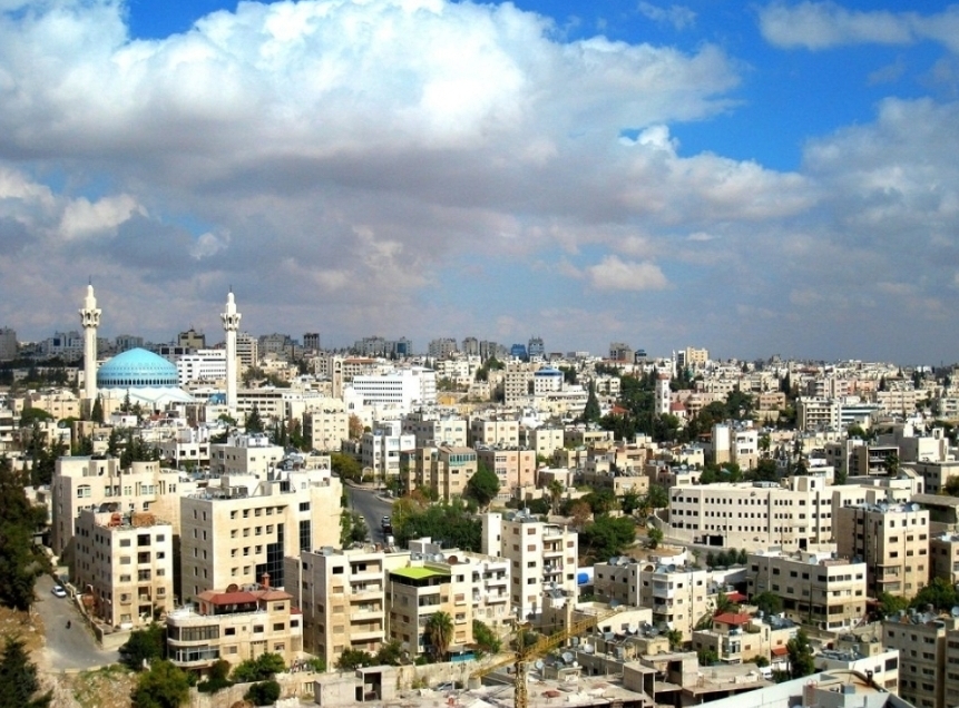 اجواء باردة وغائمة جزئيا وزخات مطرية متفرقة