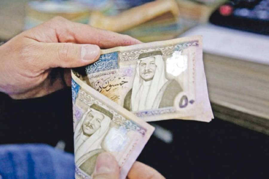 خبراء يحذرون من الحوالات المالية الوهمية