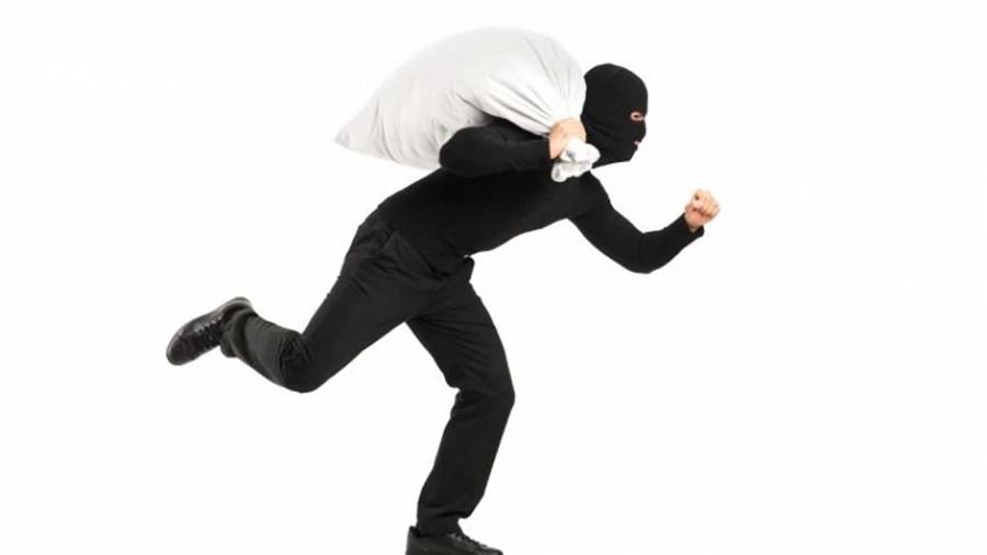 لص يسرق 40 الف دينار من عيادة طبية بمعان