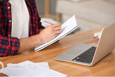 هام لطلبة الجامعات حول التعلم عن بعد