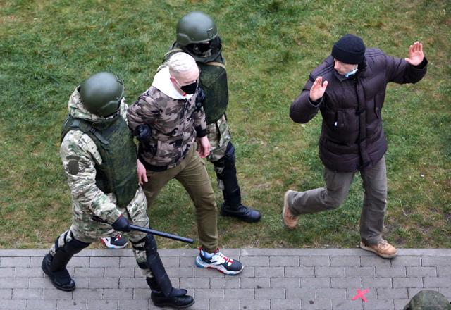 Protesters in Belarus dispersed with stun grenades