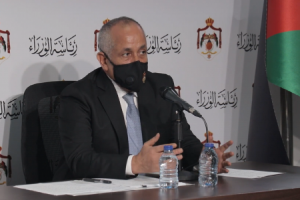 العايد: ندرس كافة الخيارات ولا قرار بحظر شامل حتى الآن