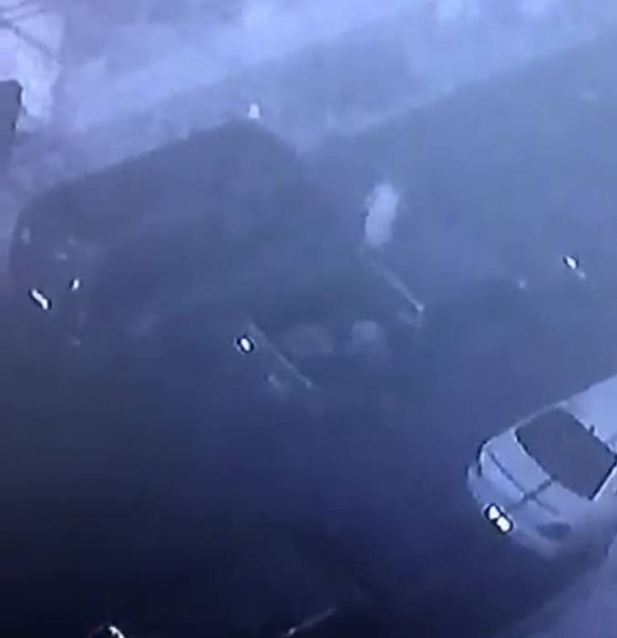 بالفيديو .. لصوص يتنكرون بلباس  التقصي الوبائي  للسرقة في اربد