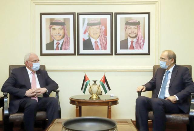 Safadi, Palestinian foreign minister hold discussions