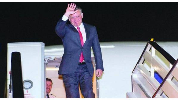 الملك يغادر إلى الإمارات للمشاركة في قمة ثلاثية بأبوظبي