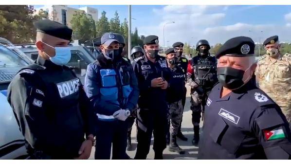 الملك يتفقد إحدى الدوريات الأمنية المشتركة في ‎عمّان... فيديو