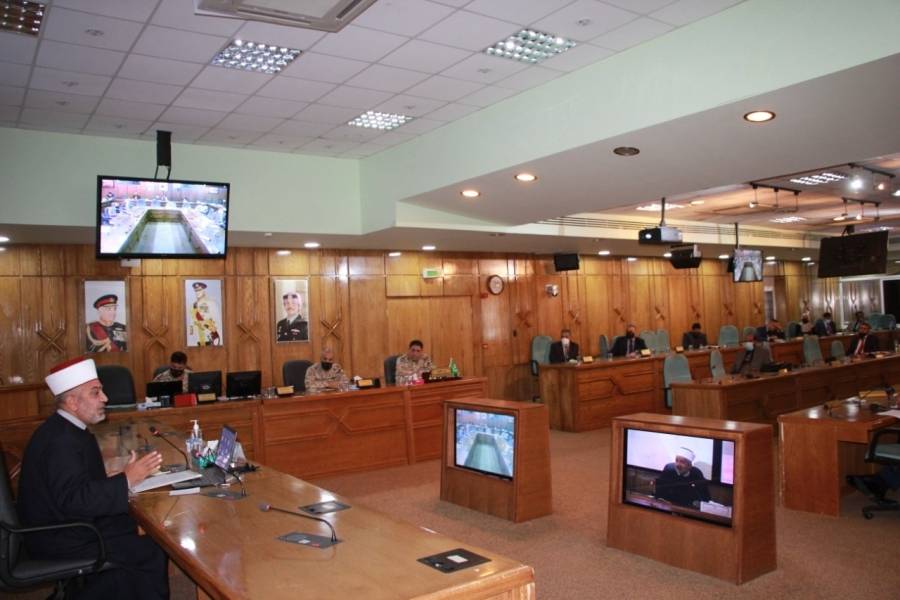 وزير الأوقاف والشؤون والمقدسات الإسلامية يحاضر في كلية الدفاع الوطني