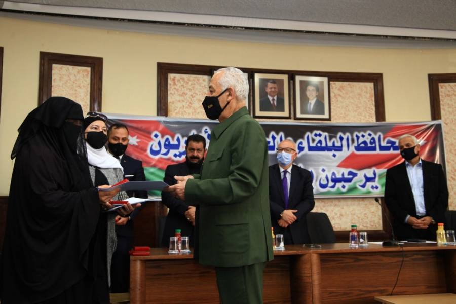 العيسوي يسلّم 16 مسكناً لأسر عفيفة في السلط ودير علّا