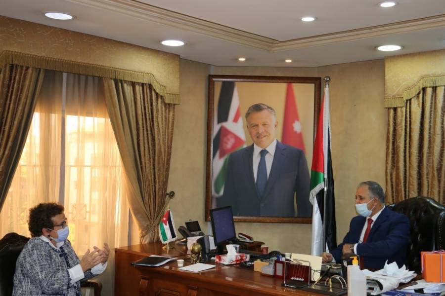 وزير العمل يلتقي السفيرة الهولندية