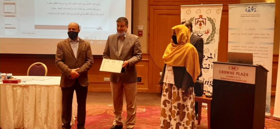 اختتام دورة العاملين في وزارة الداخلية للتعامل مع العنف الاسري والمجتمعي...صور