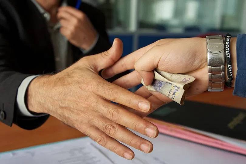 الحبس 3 أشهر لمسؤول بوزارة التربية أدين بجرم الرشوة