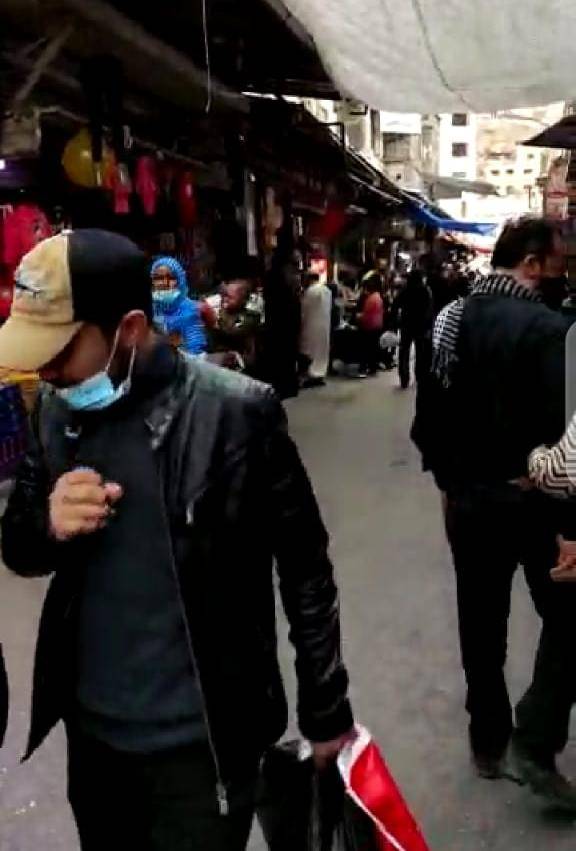 محلات تجارية في وسط البلد بالعاصمة عمان تعود إلى فتح أبوابها بعد أن أغلقت بسبب تشديد الإجراءات عليها... فيديو