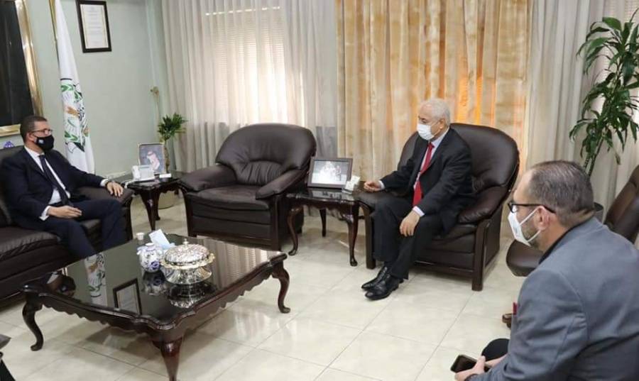 وزير الزراعة يلتقي السفير المصري