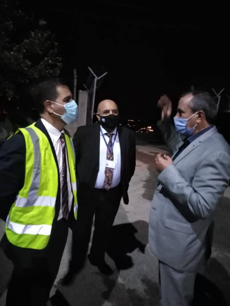 وزير المياه والري يتفقد عملية اصلاح خط رئيسي تعرض للكسر في السلط