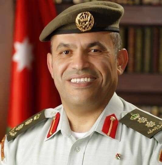 العقيد الطبيب صلاح الدين الطرابشة يحصل على جائزة التميز الحكومي العربي لافضل موظف حكومي