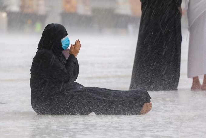 أمطار الخير في الحرم المكي _ صور