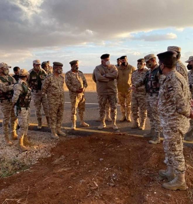 رئيس هيئة الأركان المشتركة يتفقد واجهة المنطقة العسكرية الشرقية