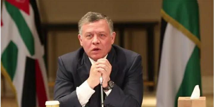 الملك عملية السلام تقف اليوم أمام خيارين ...