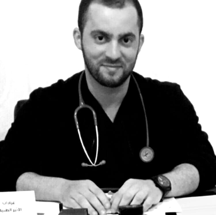 والدة أصغر طبيب ضحية كورونا : والده لم يودعه وهو ابني البكر  صور