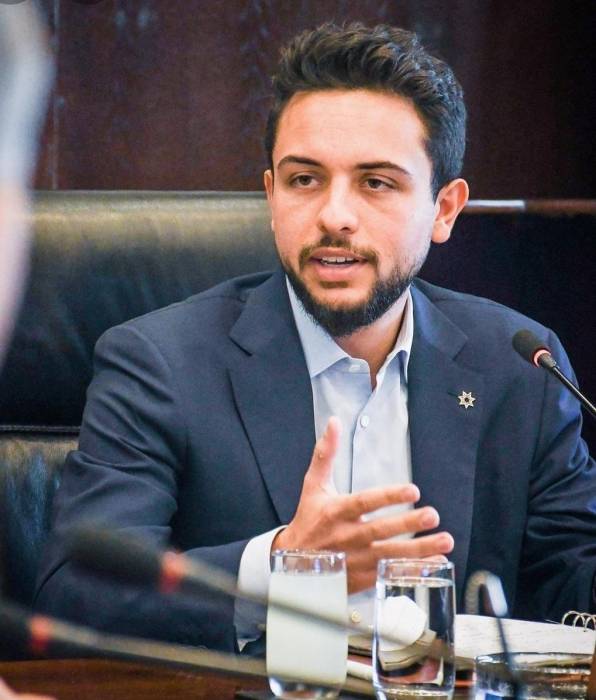 ولي العهد يعزي رئيس ديوان ابناء الكرك زياد الشمايلة بوفاة والدته