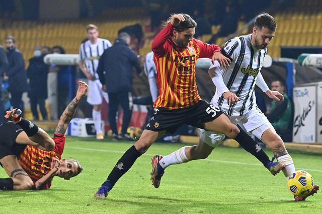 Ronaldoless Juve held at Benevento, Inter bounce back at Sassuolo