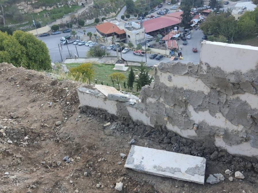 مسلسل الاعتداء على إنجازات بلدية السلط مستمر... صور