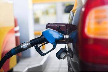 القبض على موظف يقوم بفتح كازية بعد الحظر واستغلال المواطنين بدفع مبالغ اضافية بلواء الموقر