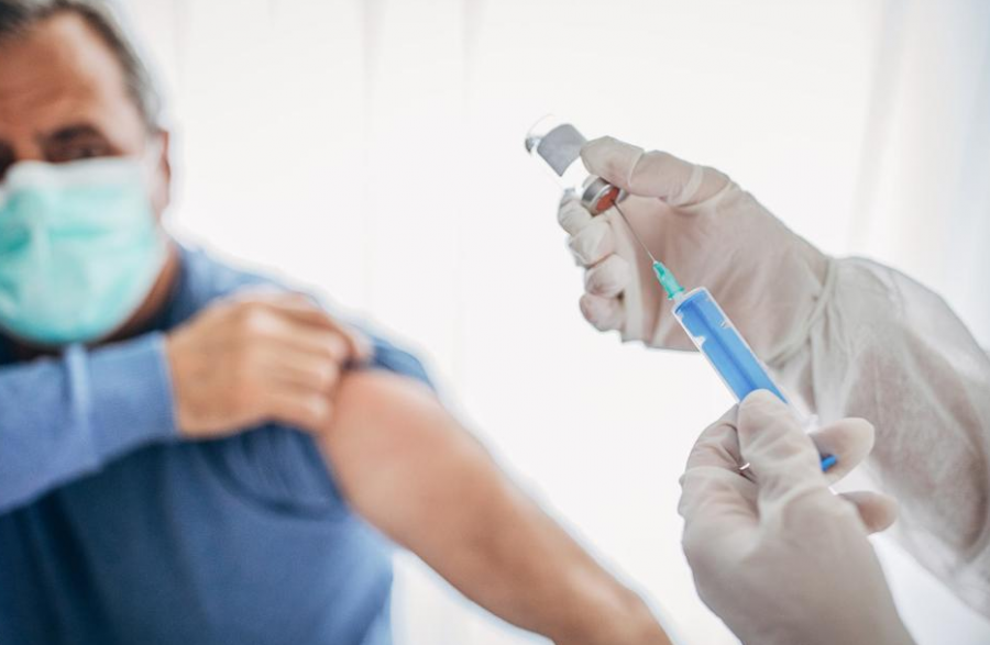 بالدليل القاطع .. هذه الأعراض التي ستظهر على متلقي لقاح كورونا .. لهذا لا تُنصح هذه الفئات بالحصول عليه