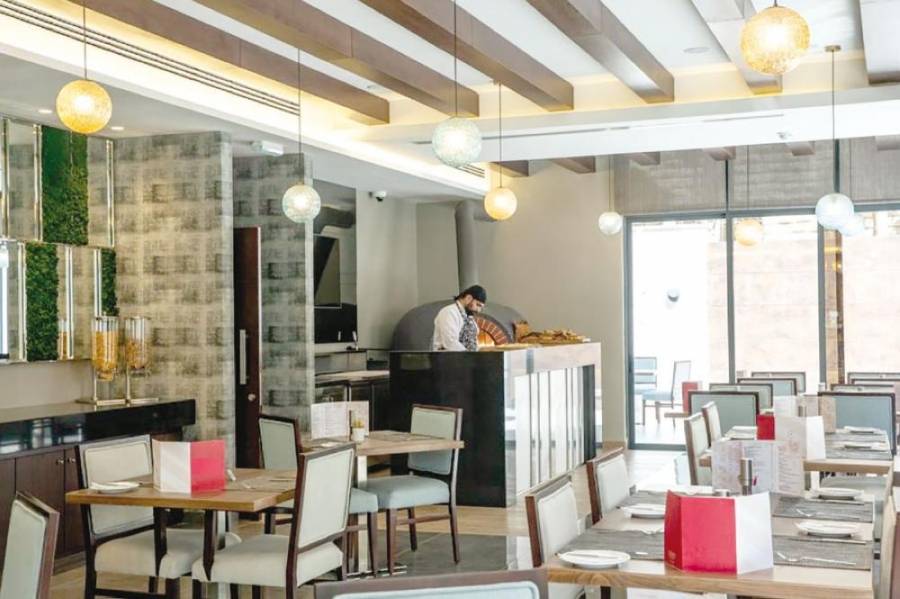 المطاعم والحلويات: حظر الجمعة كسرنا .. و اغلاق 9 آلاف مطعم وتوقفها عن العمل تُشغّل 8 آلاف عامل