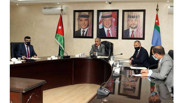 وزير الداخلية يشدد على ضرورة الالتزام بتنفيذ أوامر الدفاع واتخاذ الإجراءات اللازمة بحق المخالفين