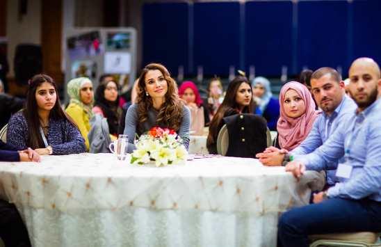 الملكة: نجد دائما من يبادر للمساعدة