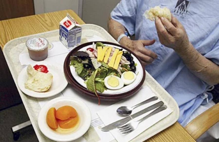 الخدمات الطبية الملكية تعلن عن طرح عطاء ارزاق المرضى من الخضار والفواكه والخبز