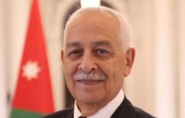 العيسوي ينقل تعازي الملك إلى عشيرتي الهلسة والعتيبي