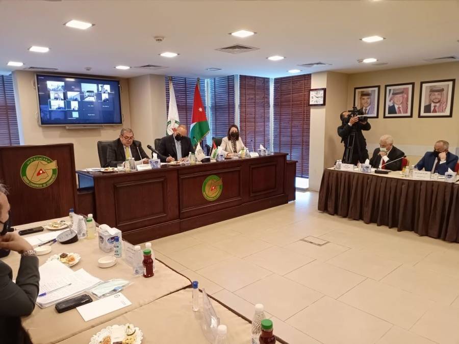 الخصاونة: أولويات الحكومة العمل على استقرار الوضع الوبائي بالتوازي مع الحفاظ على القطاع التجاري