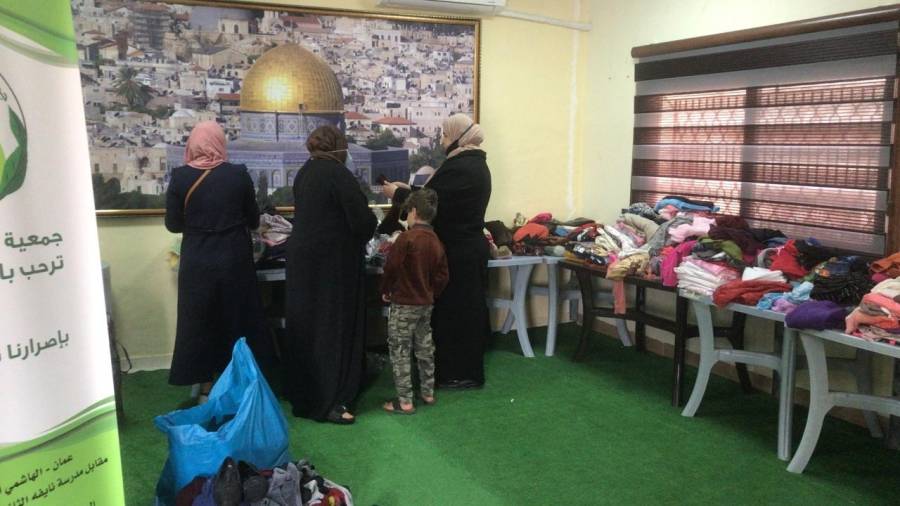 جمعيتا بادري و الحنين توزعان الدفعة الأولى من الكسوة الشتوية