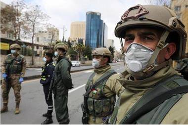 الحكومة تنفي ترجيح قرار بتقليص ساعات الحظر الجزئي و الليلي